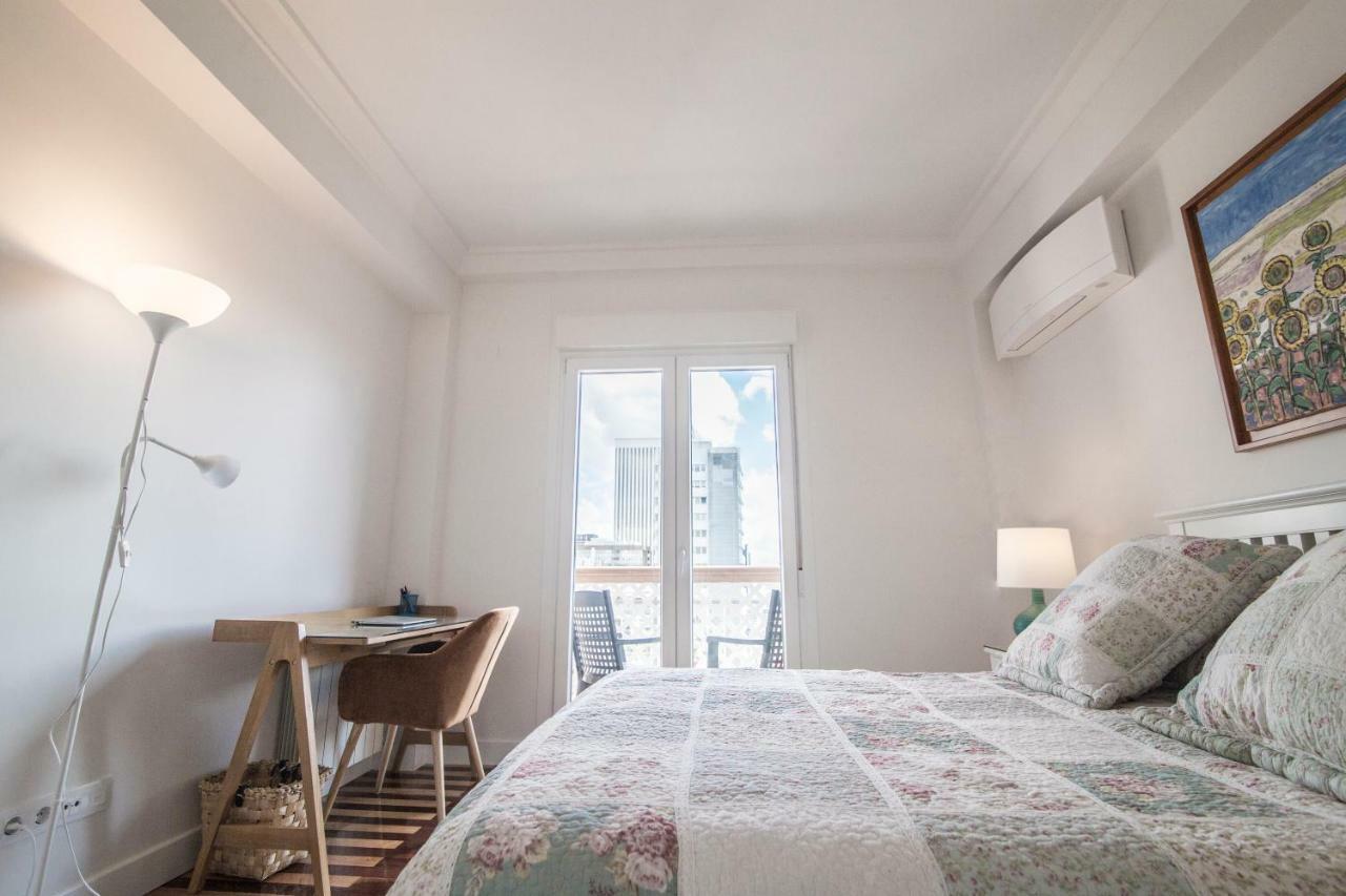 Elegant Retreat Business District Bernabeu Apartment Madrid Bagian luar foto