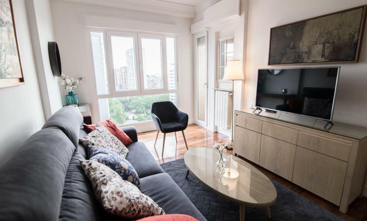 Elegant Retreat Business District Bernabeu Apartment Madrid Bagian luar foto