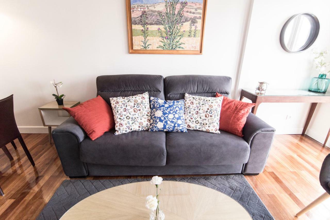 Elegant Retreat Business District Bernabeu Apartment Madrid Bagian luar foto