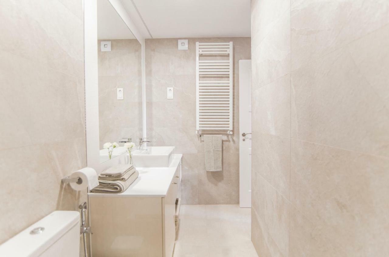 Elegant Retreat Business District Bernabeu Apartment Madrid Bagian luar foto