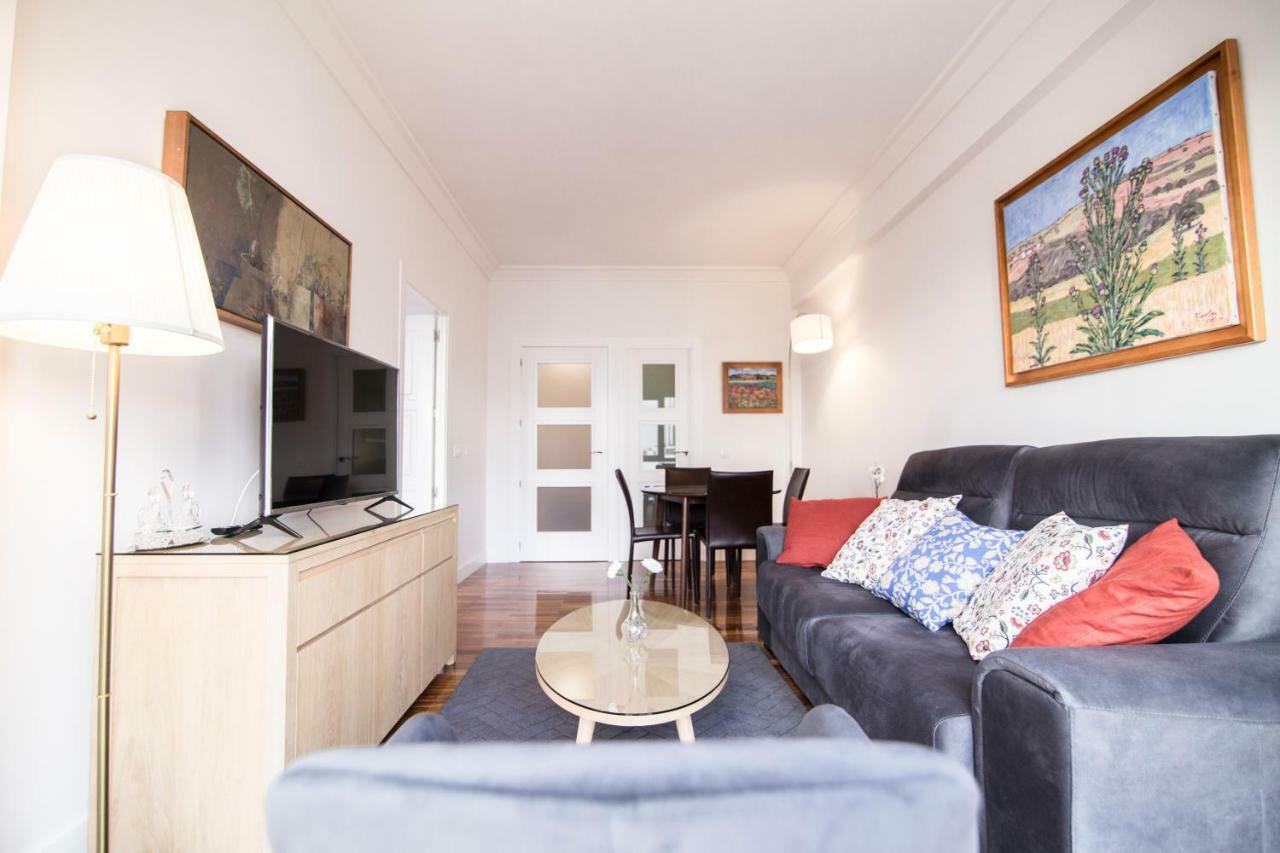 Elegant Retreat Business District Bernabeu Apartment Madrid Bagian luar foto