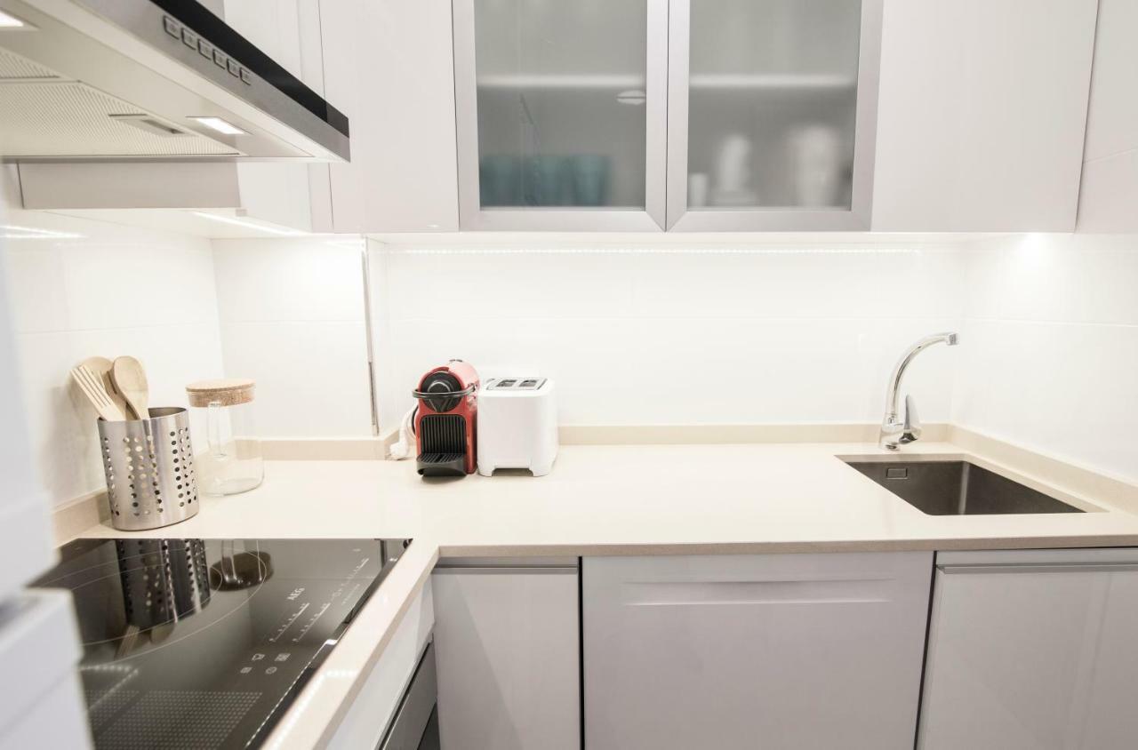 Elegant Retreat Business District Bernabeu Apartment Madrid Bagian luar foto