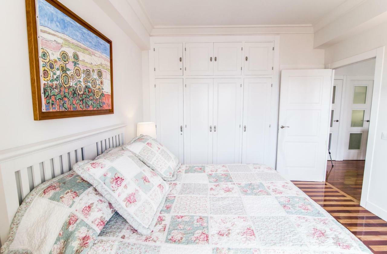 Elegant Retreat Business District Bernabeu Apartment Madrid Bagian luar foto