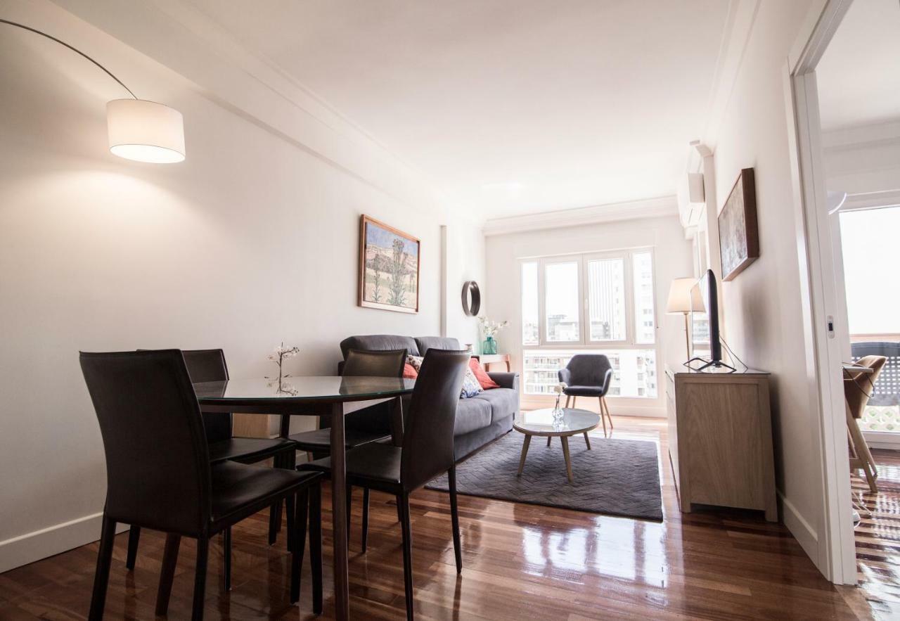 Elegant Retreat Business District Bernabeu Apartment Madrid Bagian luar foto
