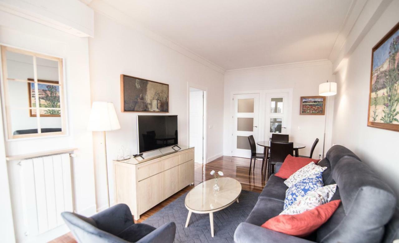 Elegant Retreat Business District Bernabeu Apartment Madrid Bagian luar foto