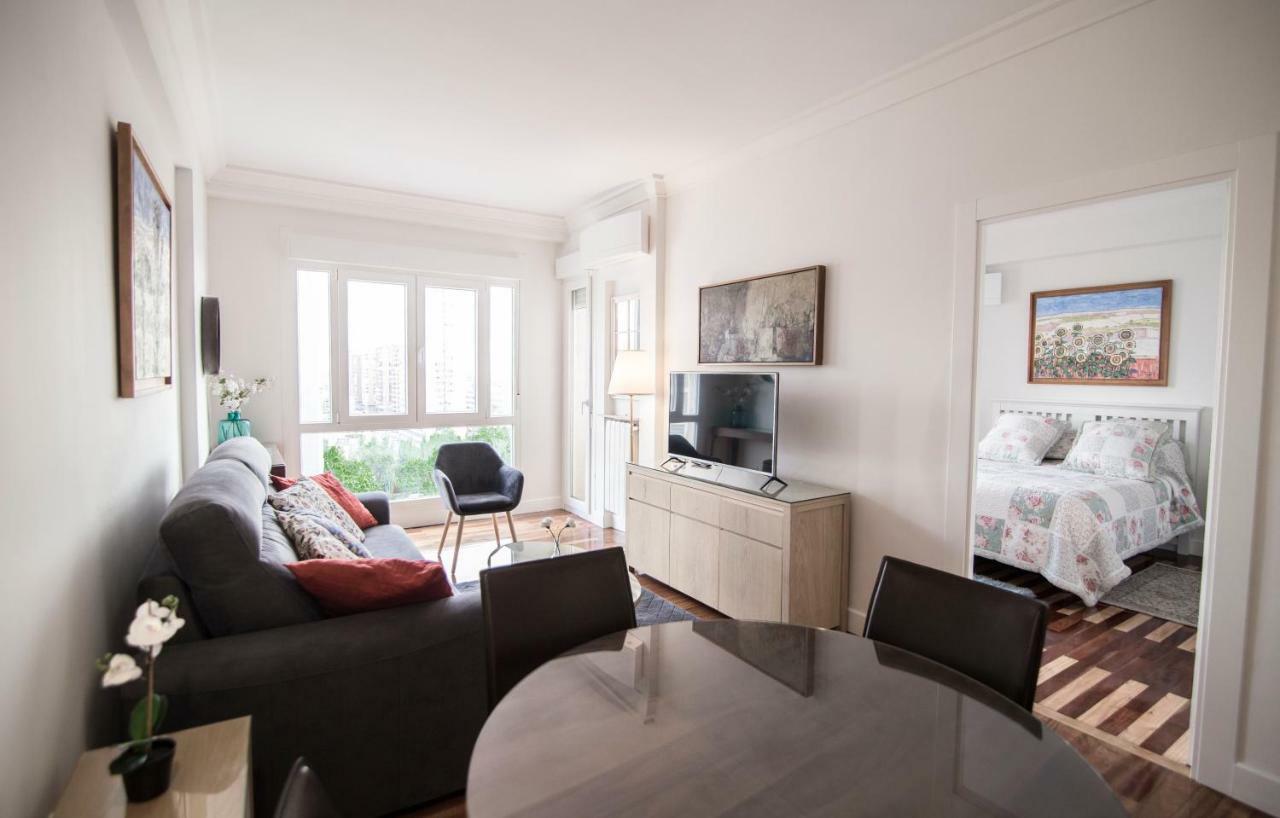 Elegant Retreat Business District Bernabeu Apartment Madrid Bagian luar foto